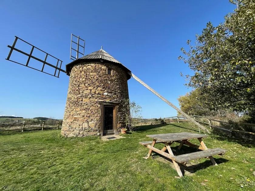 Petit moulin avec jardin, près des moulins et éoliennes - Image 1