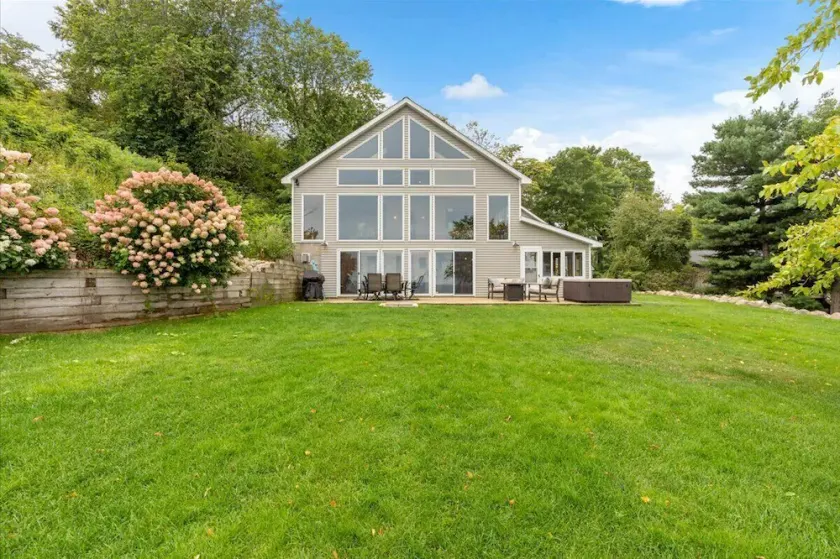 Lake front home on beautiful Lake Mille Lacs with a 210 degree view of the lake. - Image 1
