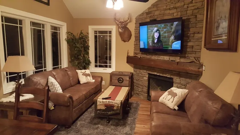 Newly remodeled, Located in Galena Territories. Small dogs OK under 25 LBS - Image 1