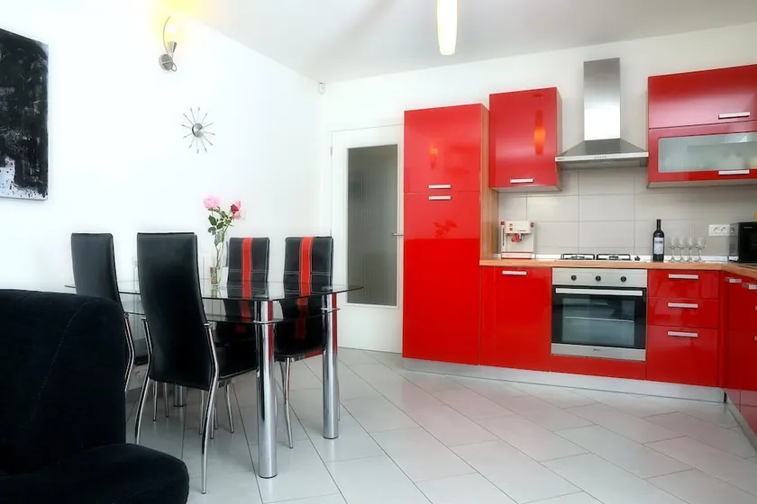 The house is located in a quiet area in the countryside, on the edge of Kanfanar, - Image 1