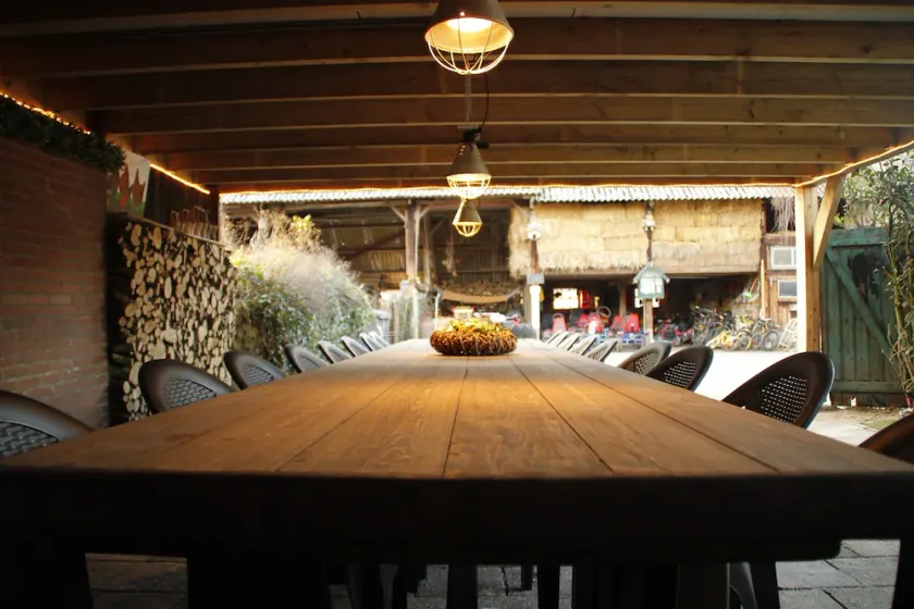 Family Farmhouse with go-karts - Image 1