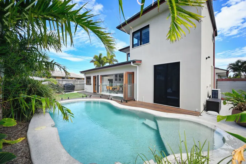 Stylish Beach Side Gem - pool, beach ZG7 - Image 1
