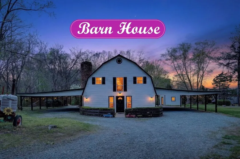 Cozy barn-house retreat w/hot tub 20 minutes to Nashville - Image 1