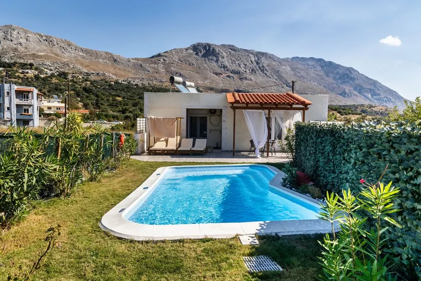 Marilis House, private pool, WIFI, mountain view, Netflix, self-check-in - Image 1