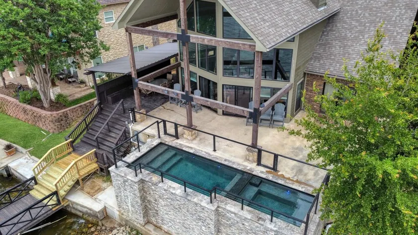 Lake House with pool + hot tub on Golf Course with boat dock - Image 1