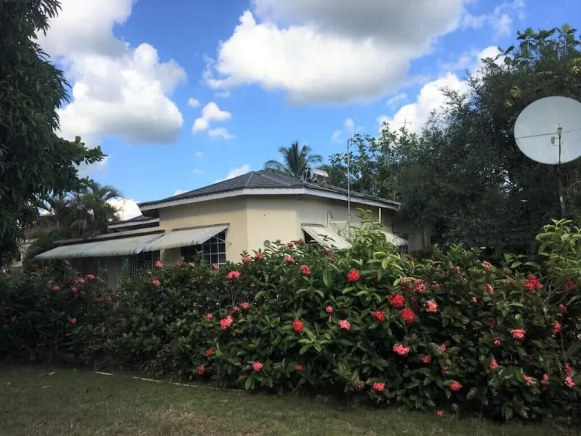 Welcome To Your Peaceful Getaway Near The Beach & Mountainside - Image 1