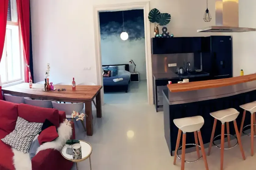 Luxurious Downtown Apartment With 4 Bedroom, 4 Bathroom - Image 1