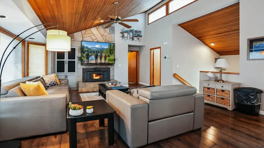 20 Lassen Lane-Sunriver, Oregon: Hot Tub, BBQ, WiFi, SHARC Aquatics, Tubing Hill, Mt. Bachelor, Golf, Deschutes River, Tennis, Bike Paths - Image 1