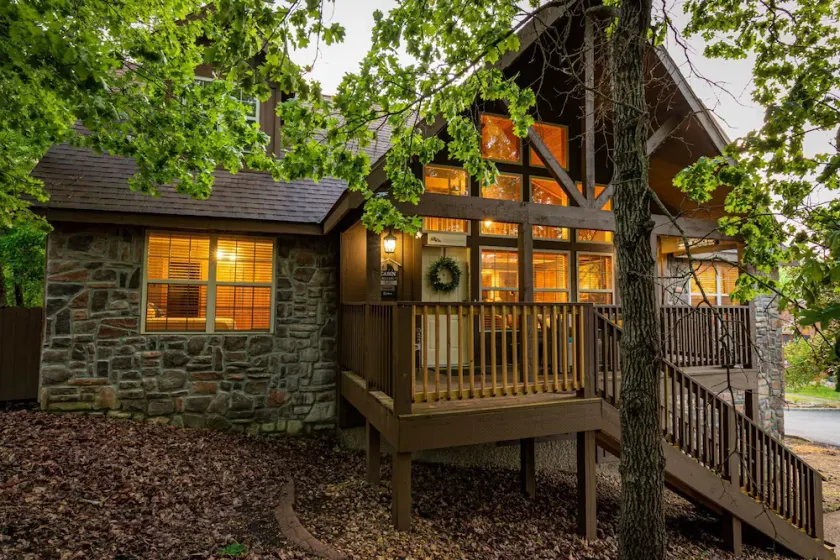 Loving Life Lodge - Resort Access, Private Lake, Pools, Golf, Screened Porch - Image 1