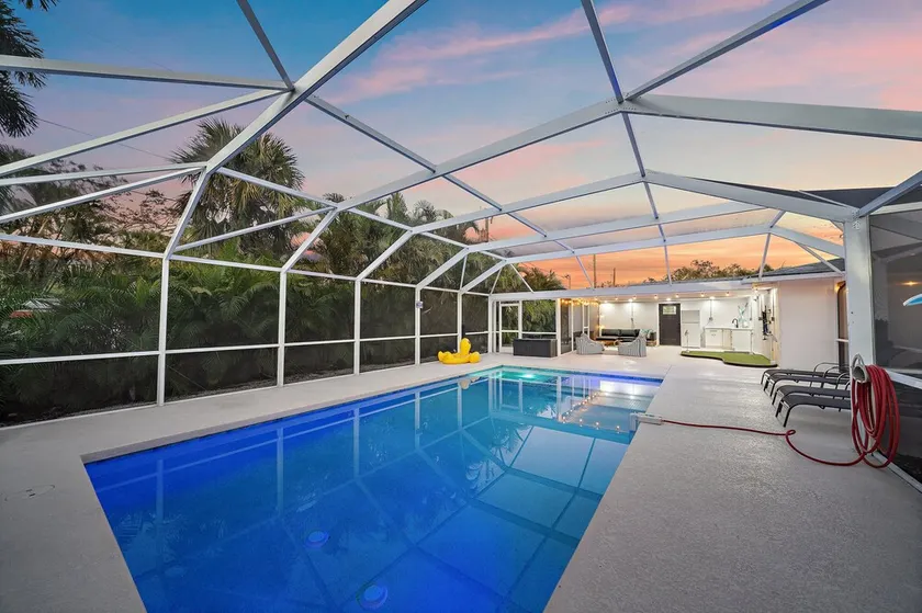 Sarasota's Gem | Private Pool, Hot Tub, Putting Green! - Image 1