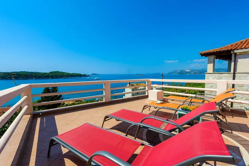 4 - Bedroom Panoramic Sea View Villa situated 100m from pebble beach - Image 1