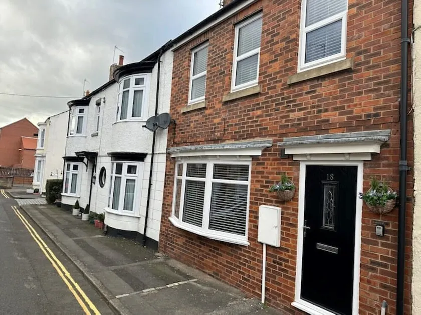 Cosy, 2 Bedroom Cottage in Guisborough Town Centre - Image 1
