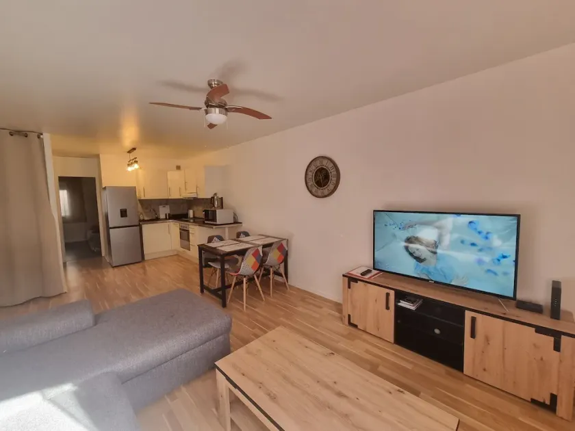 Cozy 2-bedroom apartment (45 m²) in the heart of Dax, France's first spa town - Image 1