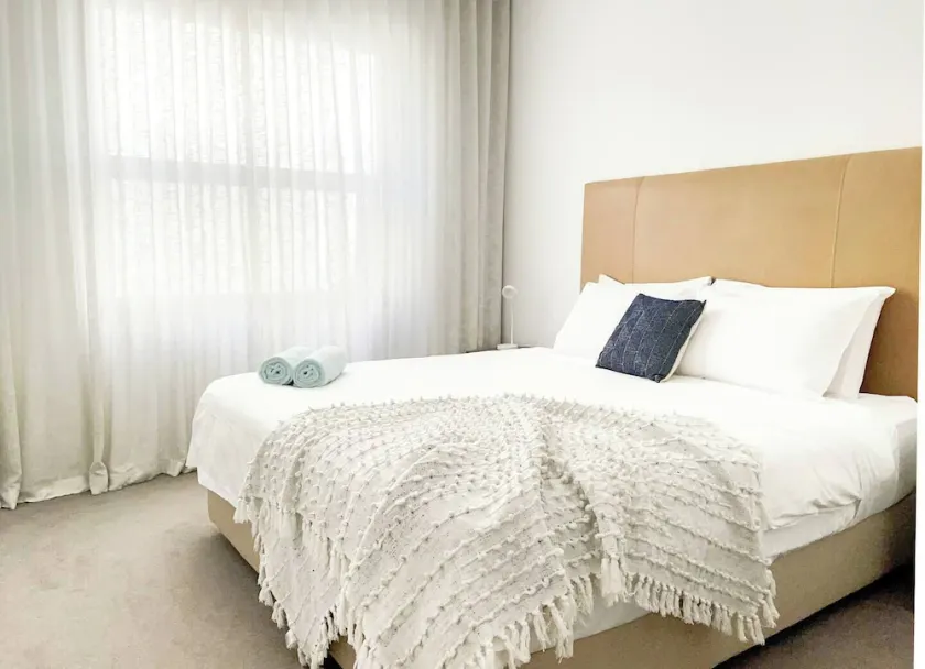 This apartment is a 2 bedroom(s), 1 bathrooms, located in Fremantle, WA. - Image 1