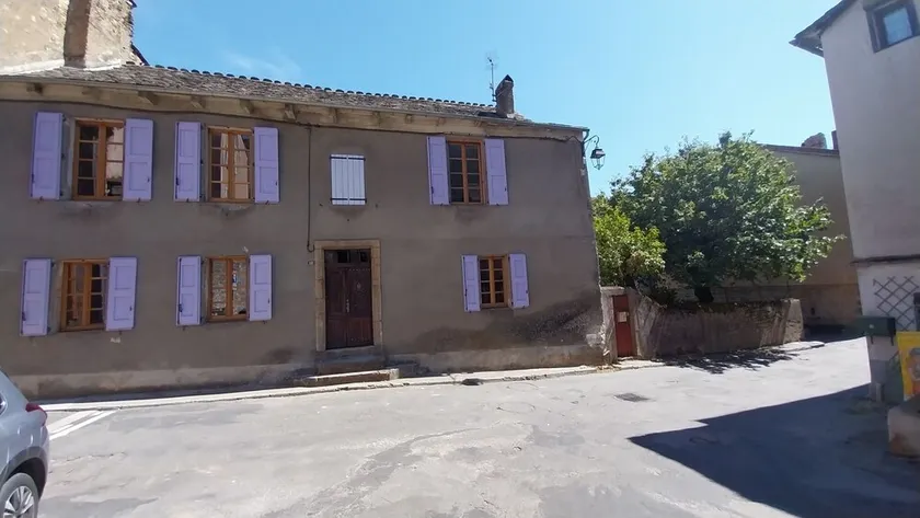 Large 200 m2 house with garden, terraces and courtyard. Florac Center. - Image 1