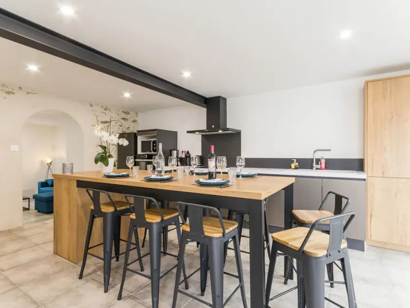 Traditional House with Terrace near Clisson, Perfect for Family Stays - Image 1