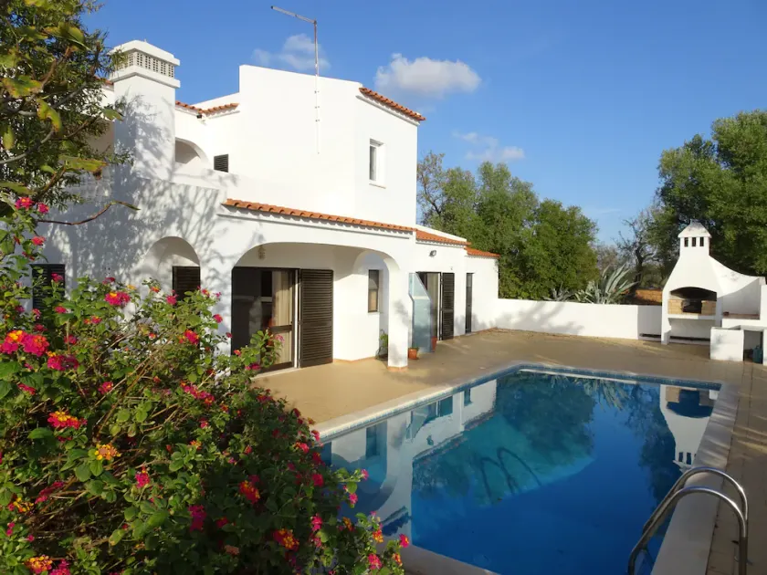 Villa mit eigenem Pool, 4 Schlafzimmer mit Klimaanlage, familienfreundlich, schattiges Pavillon. - Image 1