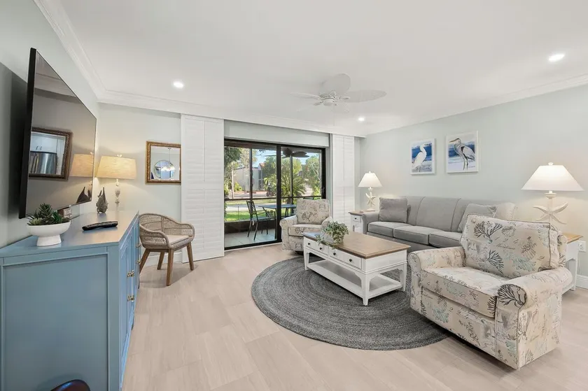 # 231 Sanibel Moorings Courtyard Voir - Image 1