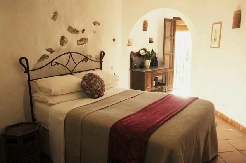 Casa Característica, com vistas deslumbrantes e Wi-Fi gratuito perto de todas as comodidades - Image 1