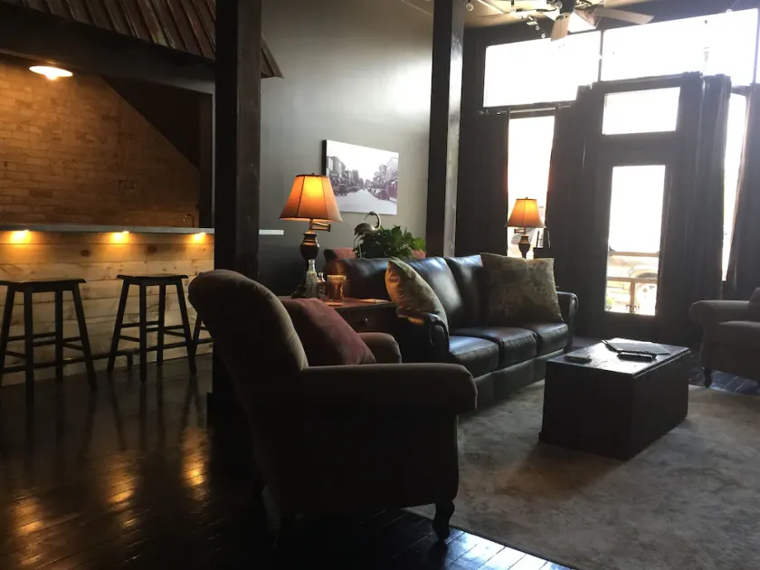 The Main Floor - Image 1