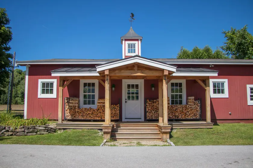 Renovated 2 BR/1BA guest house on private 18-acre property - Image 1