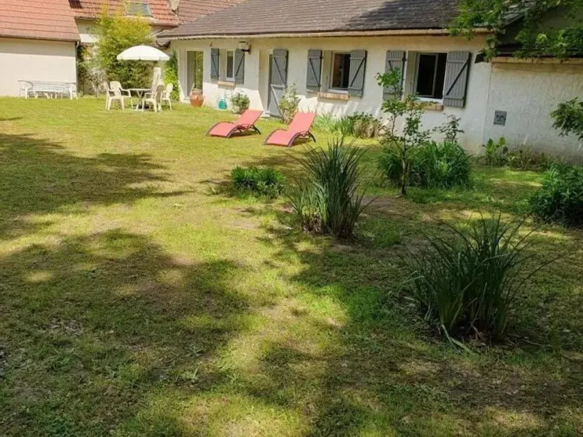 Charming Countryside Cottage with Private Lake, Terrace, and Modern Amenities - Image 1