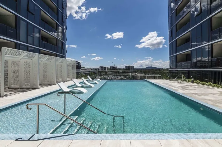 Lovely Sunny 2-bedroom Apartment with Pool and Gym - Image 1