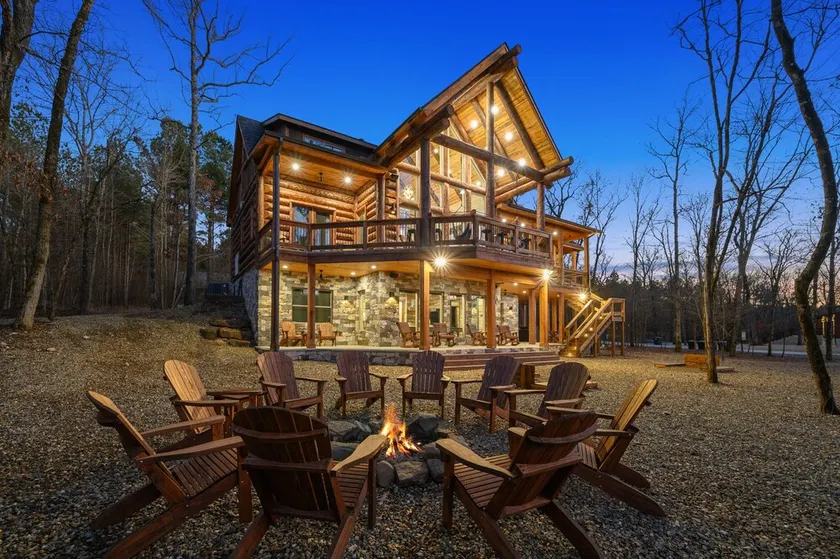 Fox Hollow Creek: 3-Story Luxury Cabin with creek side views-Sleeps 22 - Image 1