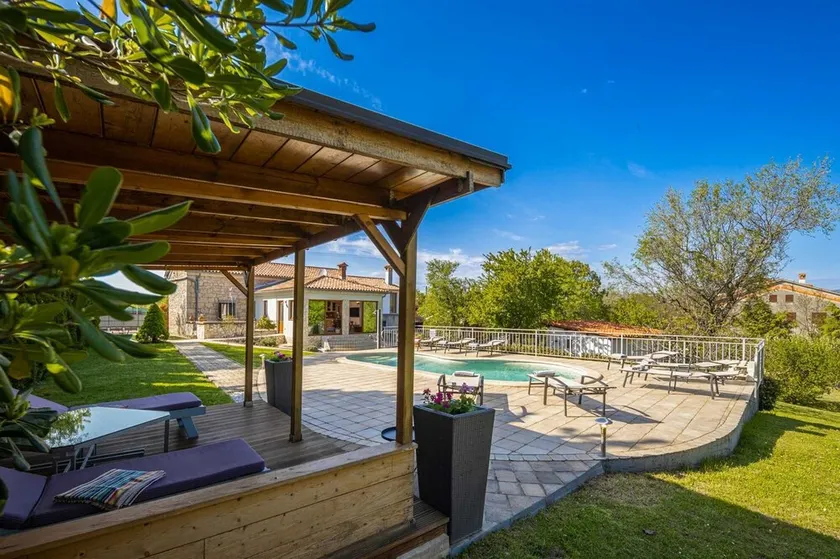 Villa Vinci with swimming pool & playground - Image 1