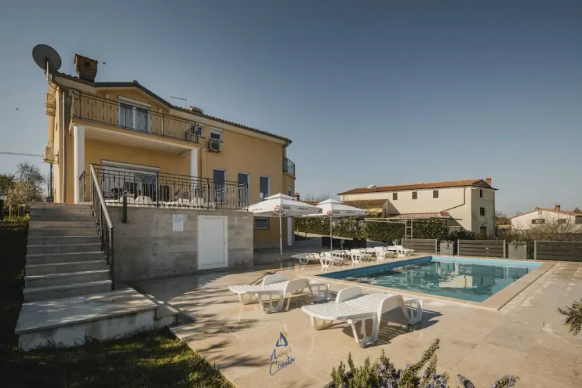 Villa moderna con piscina vicino alle spiagge per un massimo di 8+2 ospiti - Image 1