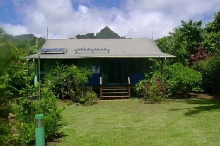 Detached house in a tropical garden with relaxing sea view - Image 1