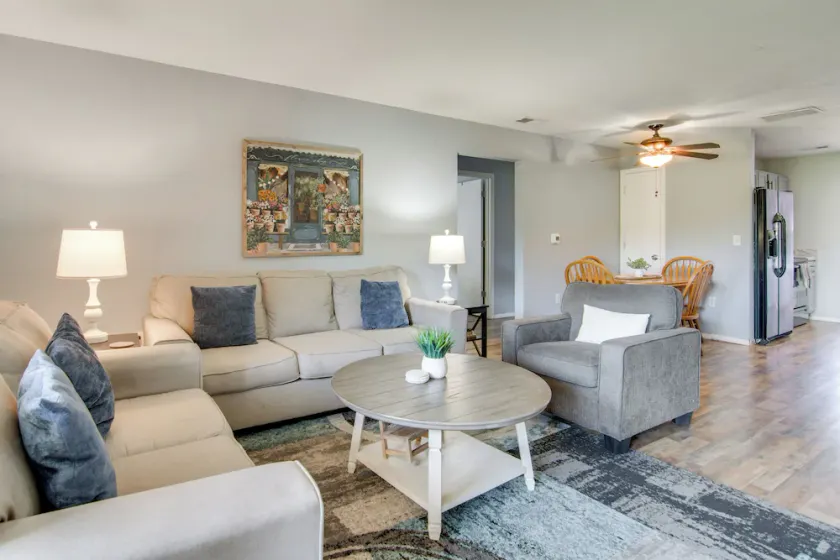 Walk-In Unit, No Stairs, Pool! Family Fun Awaits - Image 1
