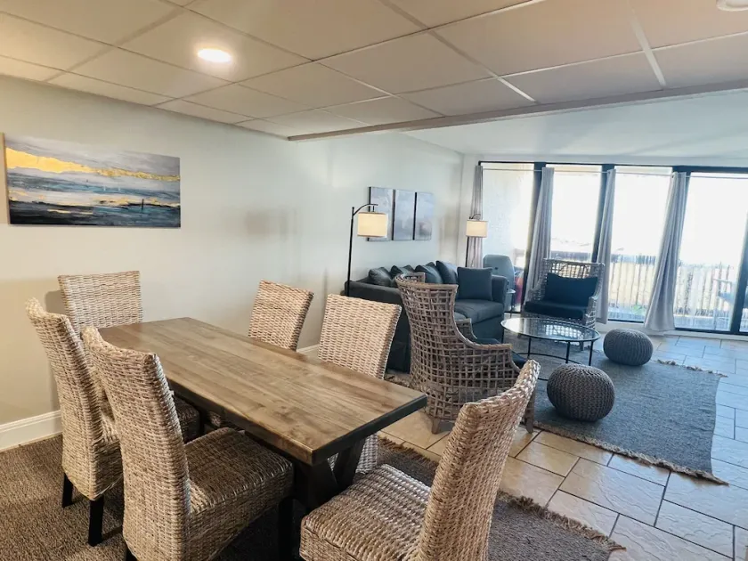 Beachside condo! Family-friendly, pool, hot tub, private balcony! - Image 1