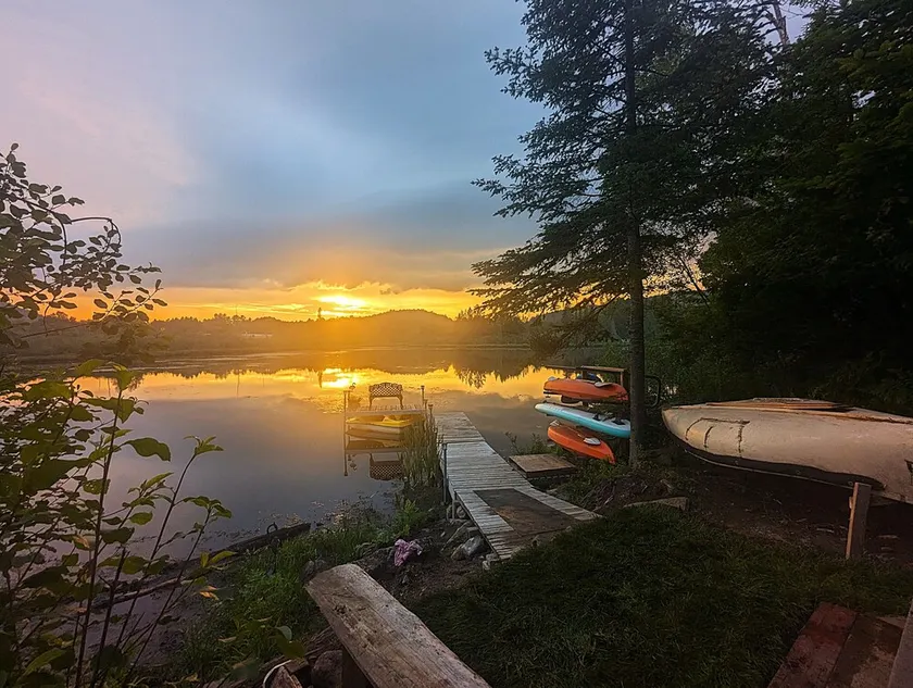 Lakefront tranquil chalet with spa near all outdoor activities - Image 1