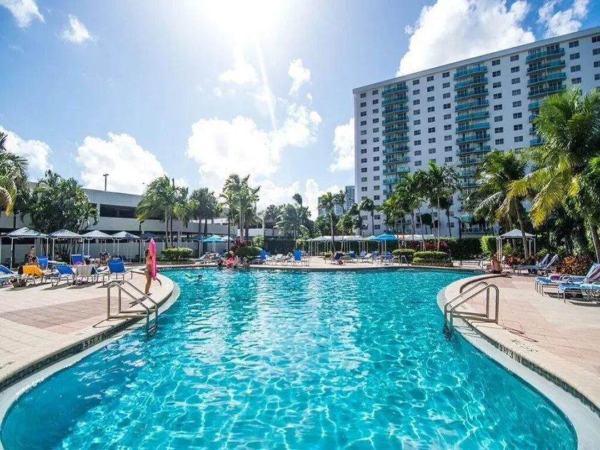 \nMiami CONDO Family-Friendly Beach Condo w/ Full Kitchen, Aventura Mall - Image 1