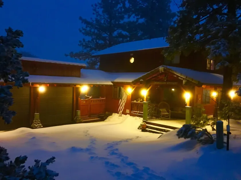 Lookout Lodge: Mountain Moments to Remember - Image 1