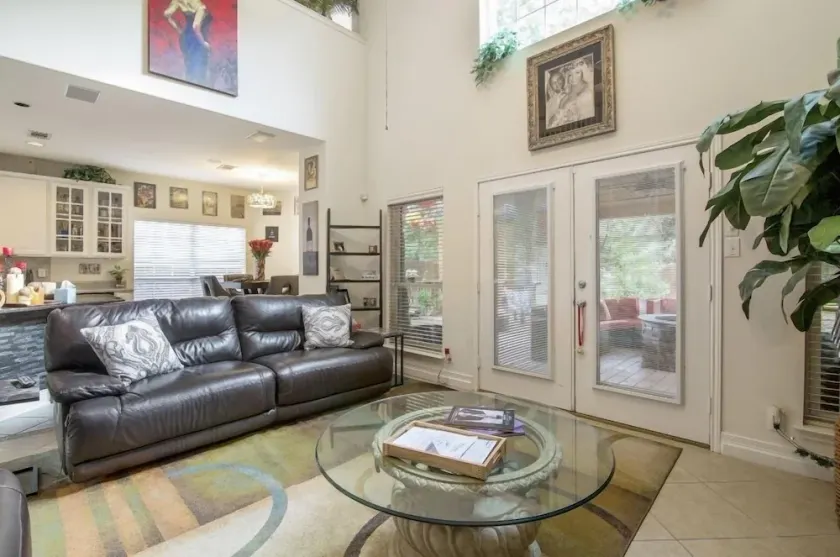 Peaceful, Super Clean Central SA Home - Image 1