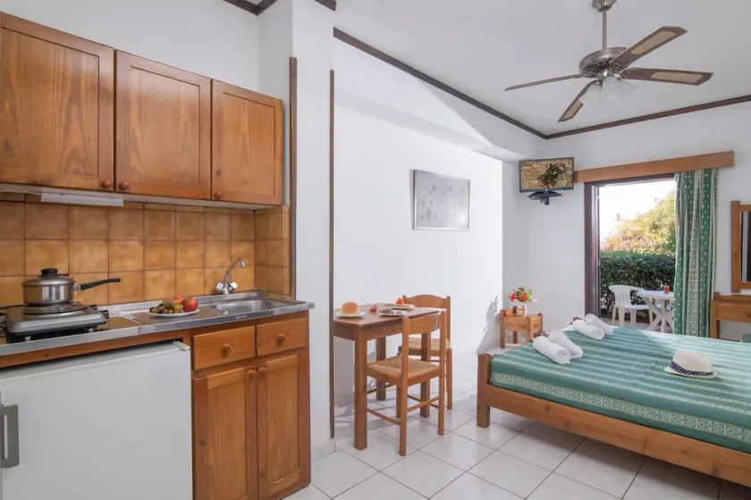 Lovely Studio With Shared Pool Beautiful Garden - Image 1