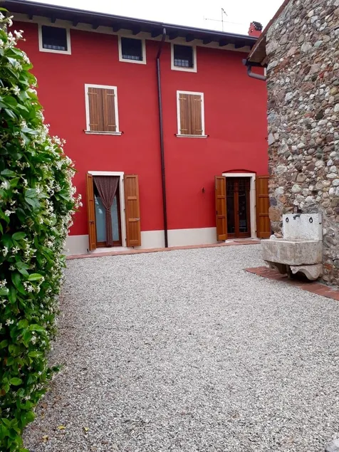 Monzambano: Hus med have og panoramisk loggia med pejs til grill - Image 1