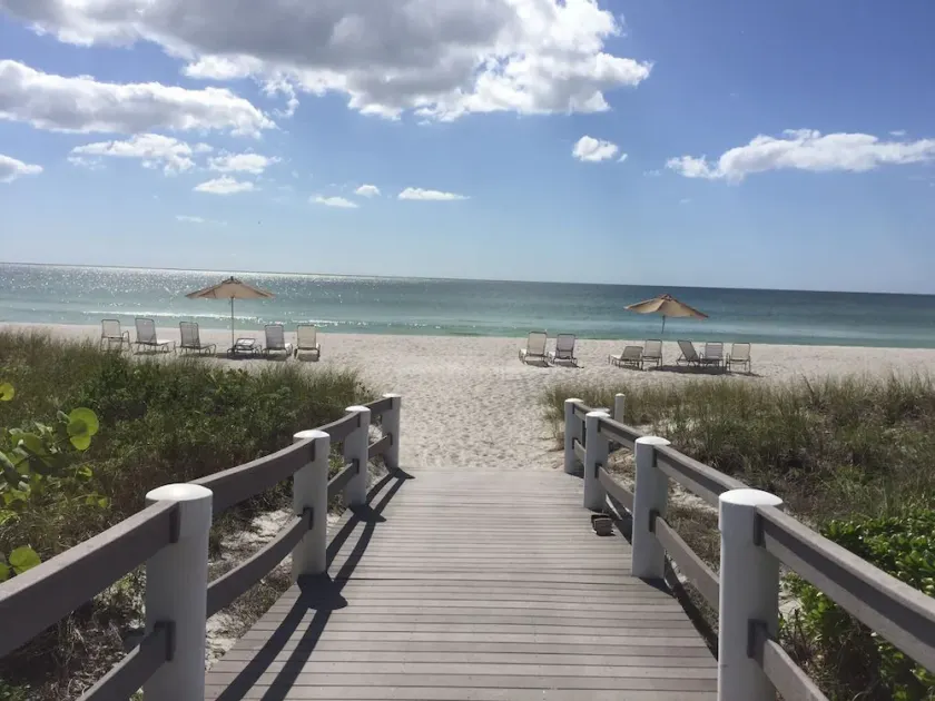 Relaxing Beachside Retreat on Longboat Key - Image 1