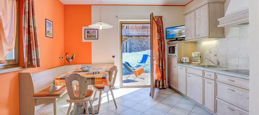 Apartment Alice Bait Giobbe with Moutain View, Shared Garden & Wi-Fi - Image 1