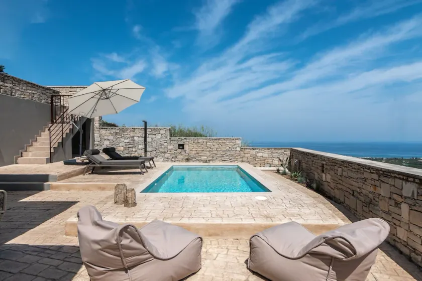 Studio avec jardin, piscine privée et terrasse - Image 1
