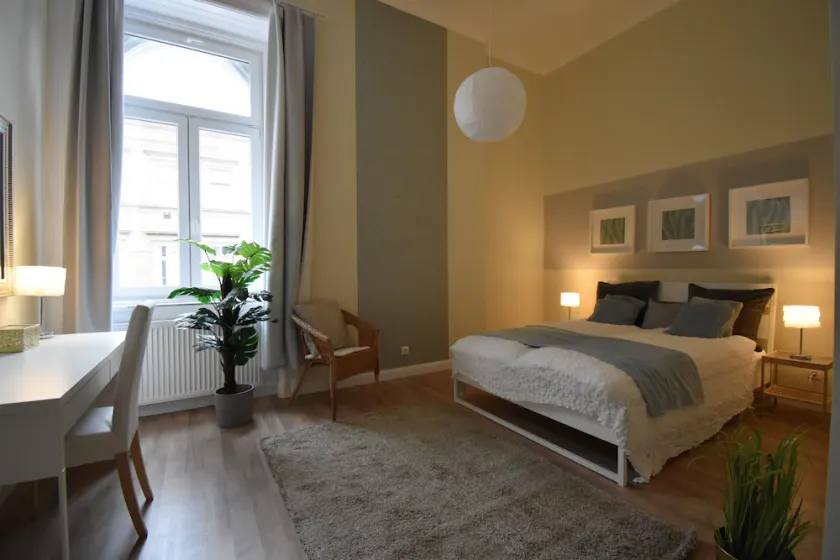 Beautiful Spacious Central - Image 1
