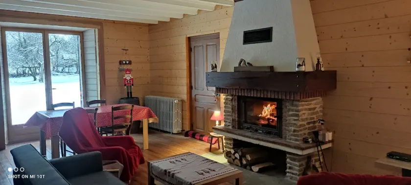 Authentic Jura farmhouse with a fireplace. All charges included - Image 1