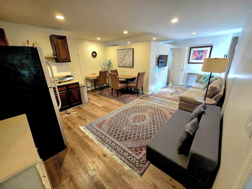 Sherman Oaks Cozy Guest House  - Image 1