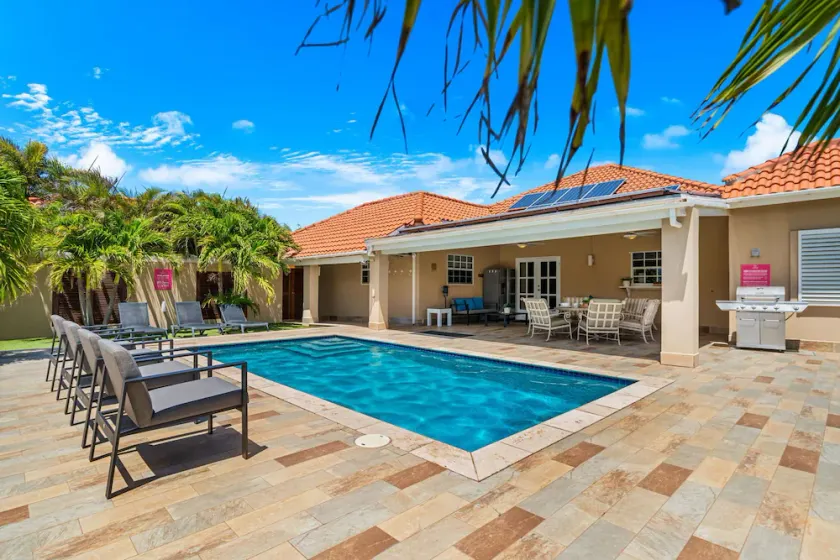Private Pool * BBQ * 2 min from Palm Beach! - Image 1