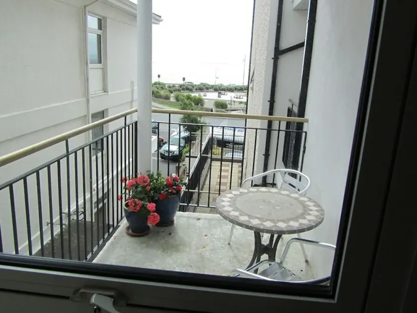 Appartement vue mer situé en bord de mer près du village de Salthill - Image 1