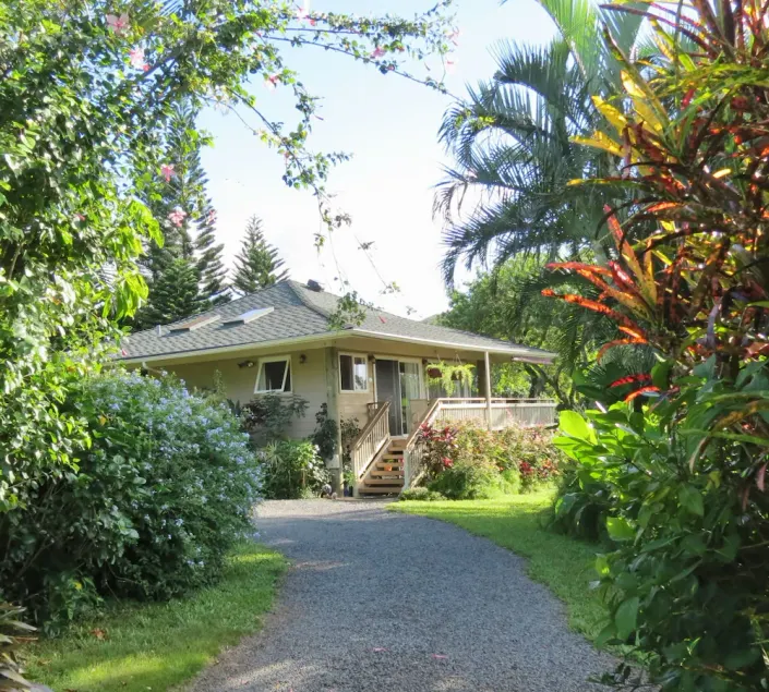 HOOKIPA BAYVIEW COTTAGE Private, Romantic Maui Cottage, in Haiku - Image 1