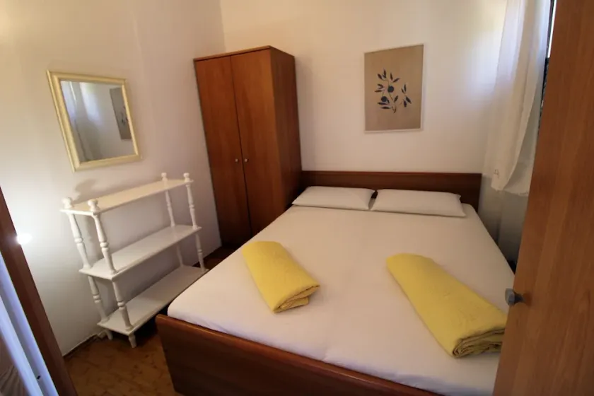 Cozy Solitaire Suite: 1BR, 1Bath, Triple Parking Haven for Two - Image 1