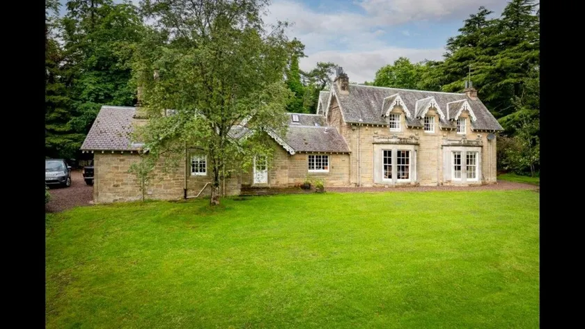 A beautiful Dower House  - Image 1
